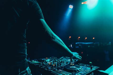 The Ultimate Guide to Electronic Music Genres .
